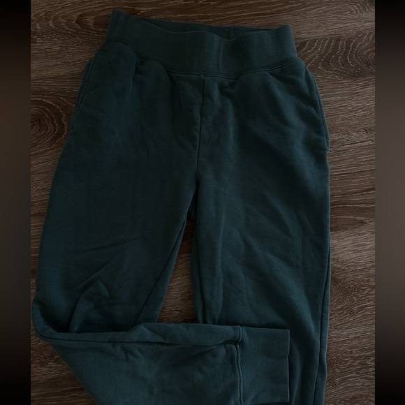 TNA Aritzia perfect pocket sweats in size XS - Picture 3 of 3